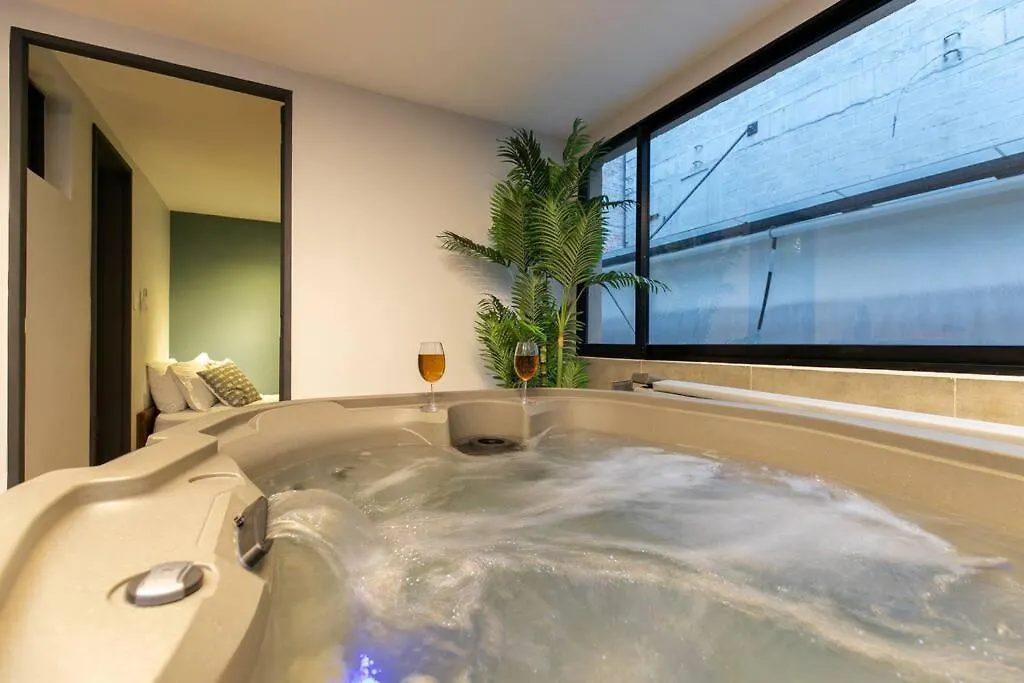 Surprising, Lleras Park, Billar Pool And Jacuzzi Appartement Medellín